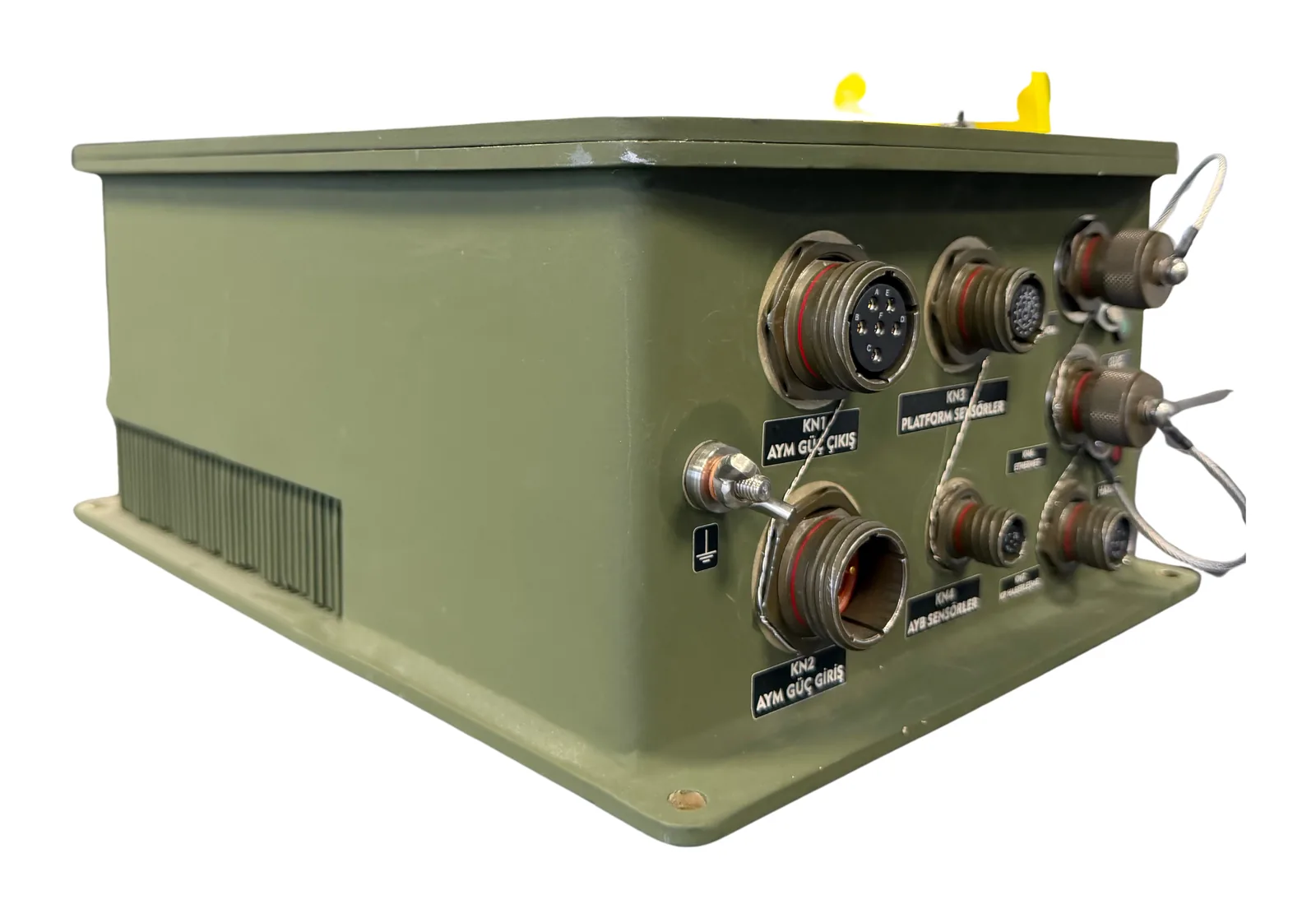 Mil-Drive MCU-400 — منظر جانبي للهيكل المحكم من جهة الموصلات